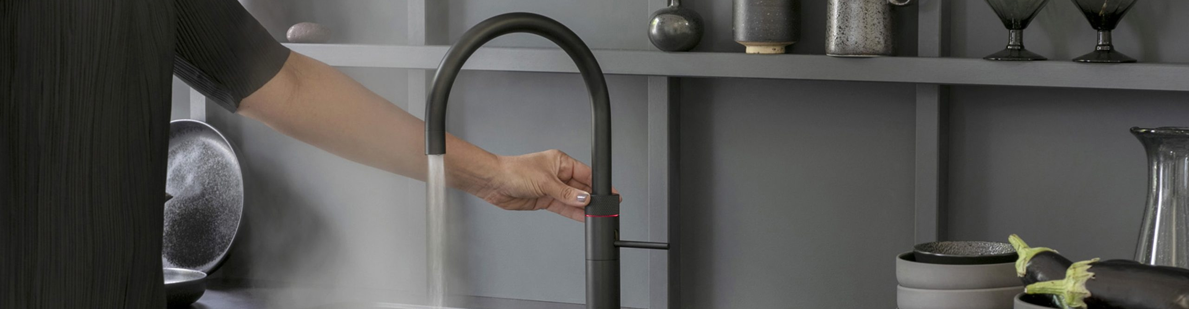 Kokend water kraan zwart